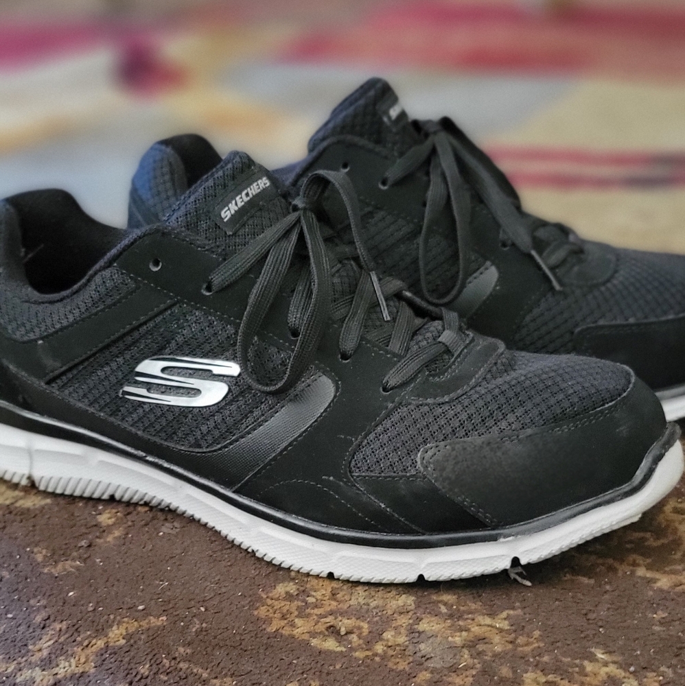 Skechers Mens Low Top Black Sneakers S 12 Lace Up Shoes Wide Fit 58851WR Leather